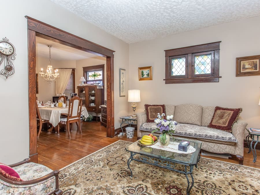 32-inch LCD TV with satellite channels, TV