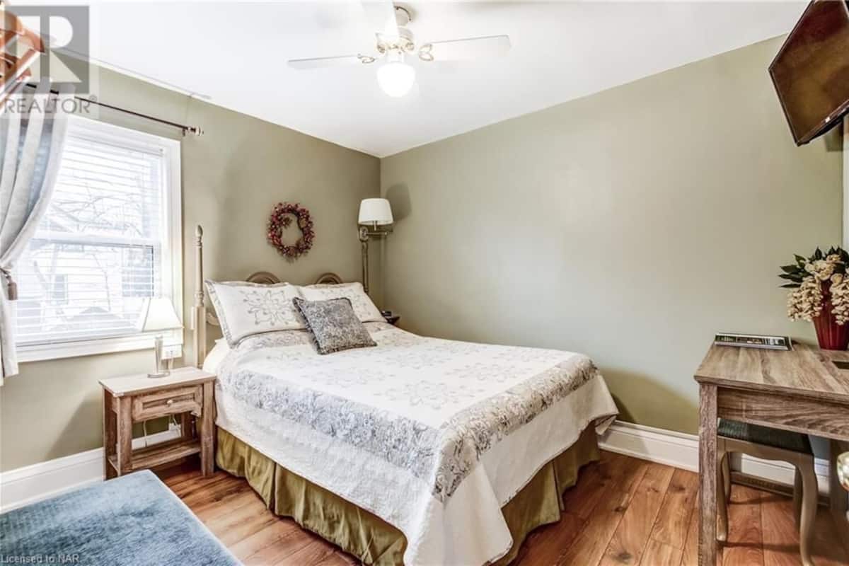 Signature Double Room, 1 Queen Bed (Green Room)