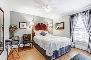 Dobbeltrom – signature, 1 queensize-seng (Blue Room) | 1 soverom, skrivebord, blendingsgardiner og wi-fi (inkludert)