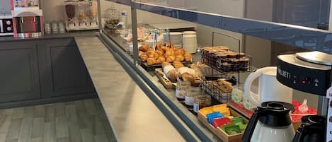 Buffet breakfast on weekdays (EUR 8 per person)