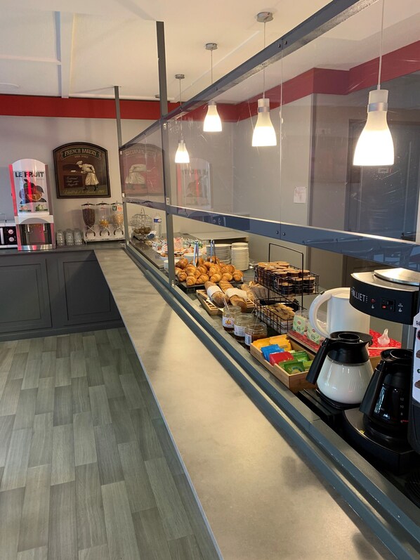 Buffet breakfast on weekdays (EUR 8 per person) - Balladins Dieppe (Saint-Aubin-sur-Scie)