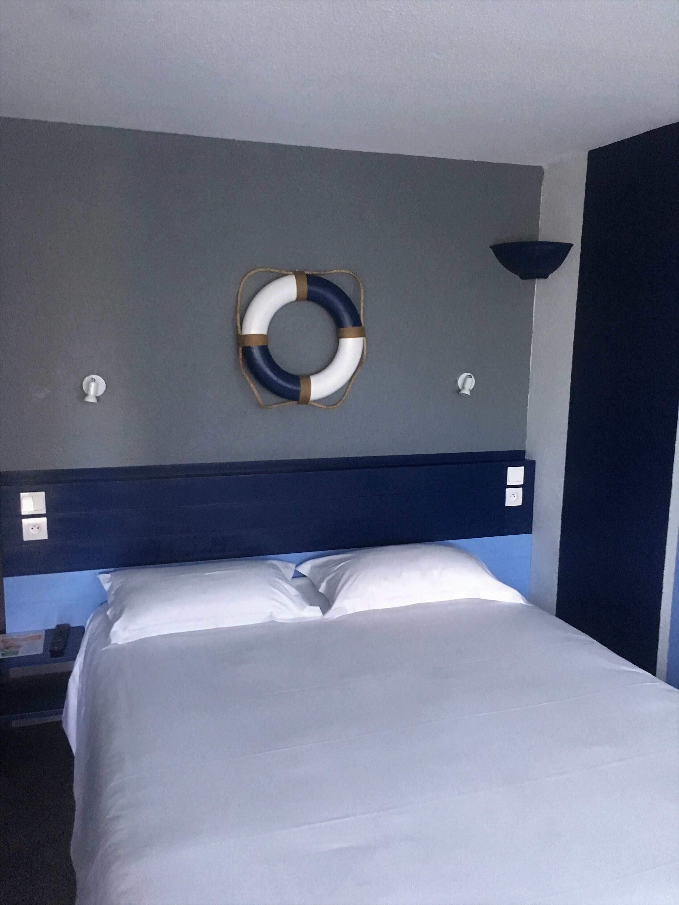 double room | desk, blackout curtains, soundproofing, free wifi