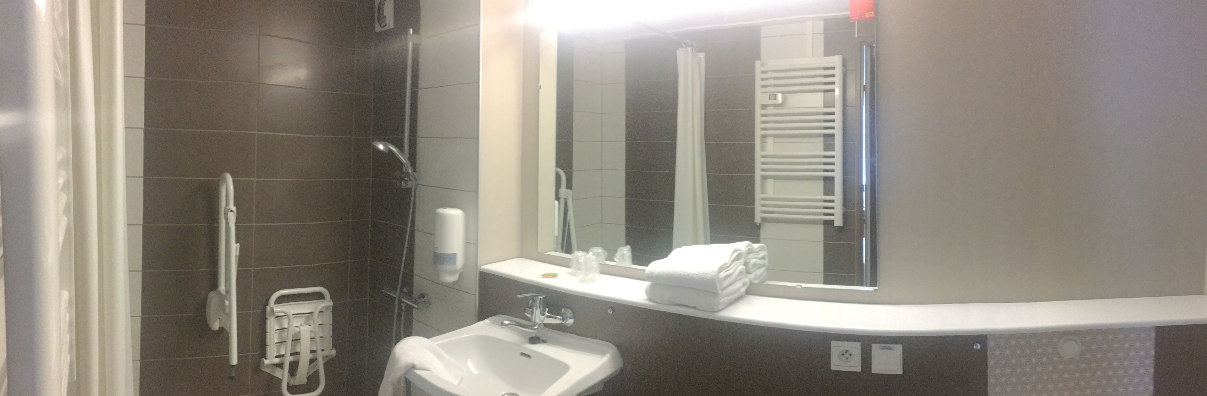 double room | desk, blackout curtains, soundproofing, free wifi