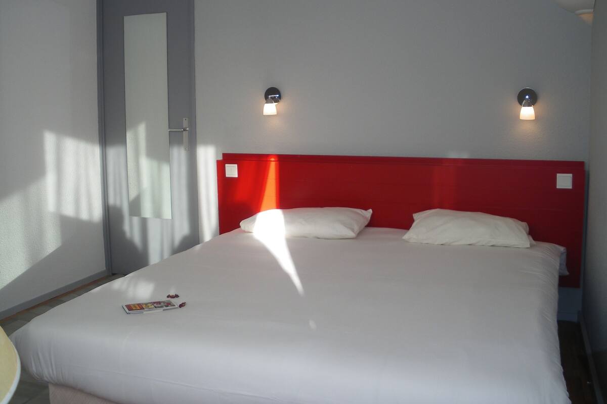 Habitación doble | Escritorio, cortinas opacas, sistema de insonorización y wifi gratis
