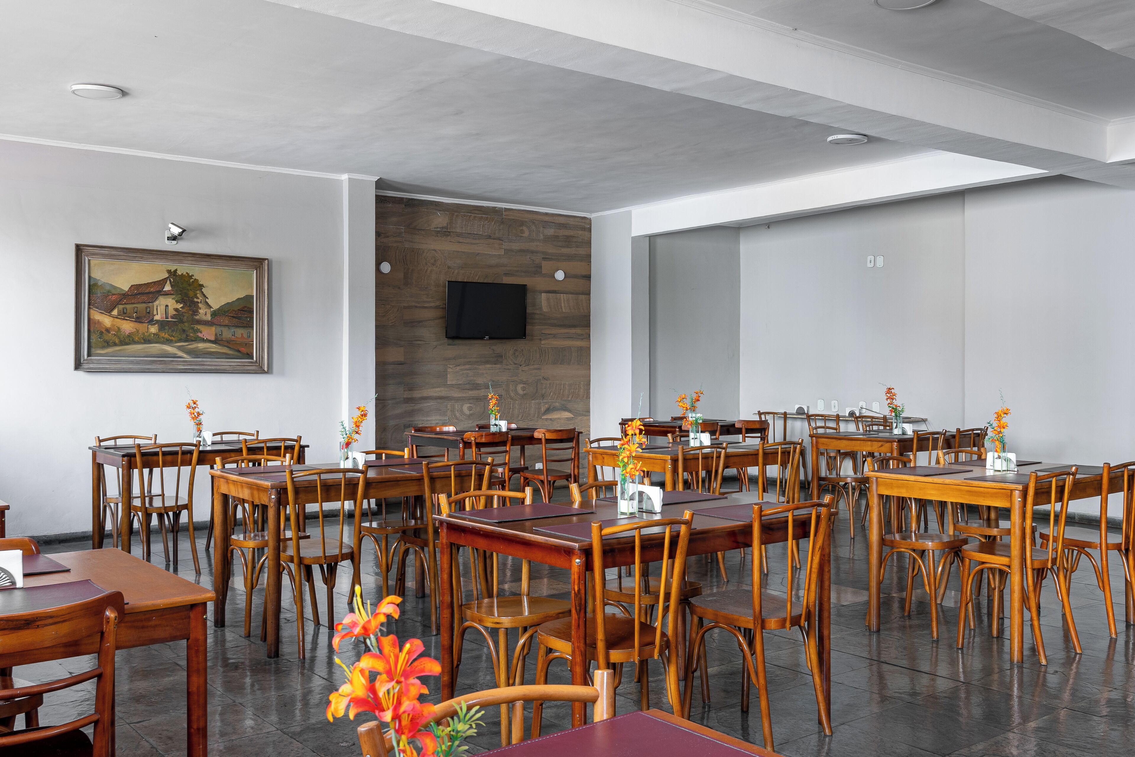 Se sirven desayunos, almuerzos, cenas y cocina brasileña 