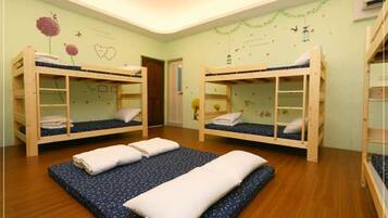 Dortoir Partagé (mixed 12 bed)