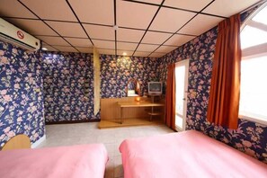 Firemannsrom | Skrivebord, wi-fi (inkludert) og individuelt dekorert