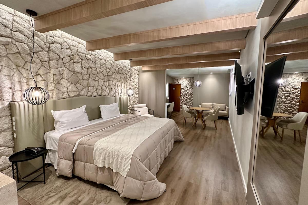 suite queen com banheira de hidromassagem | 1 bedroom, premium bedding, minibar, desk