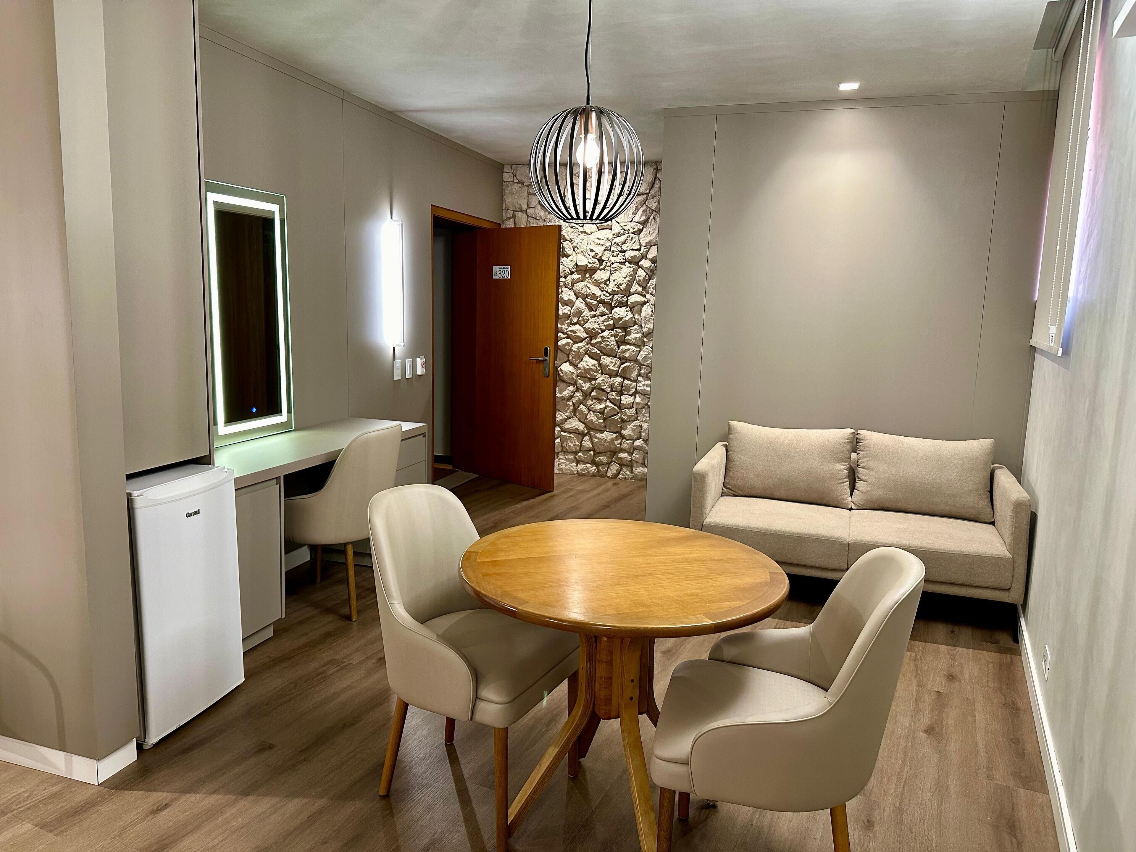 suite queen com banheira de hidromassagem | 1 bedroom, premium bedding, minibar, desk