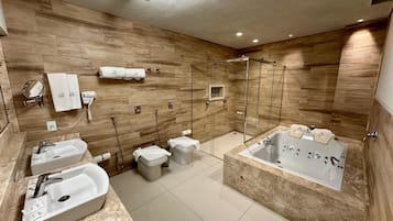 Suite Queen com Banheira de Hidromassagem | Bathroom