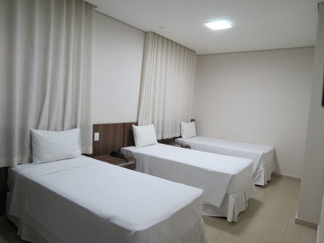 standard triple room | 1 bedroom, premium bedding, minibar, desk