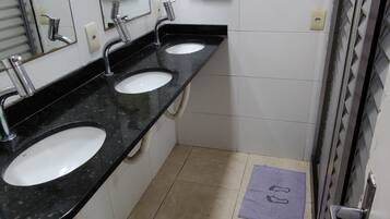 Standard Double Room | Bathroom | Shower, free toiletries, hair dryer, towels