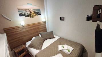 Quarto casal standard | Wi-Fi de cortesia, roupa de cama