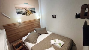 Standard Double Room | Free WiFi, bed sheets - Rio Deal Guest House (Rio de Janeiro)