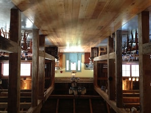 Lounas, illallinen ja brunssi; paikallinen keittiö 