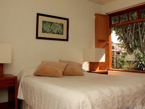 Standard Room, 1 Double Bed (Machincuepa) | Free cribs/infant beds, free WiFi, bed sheets - Casa Abierta (Valle de Bravo)