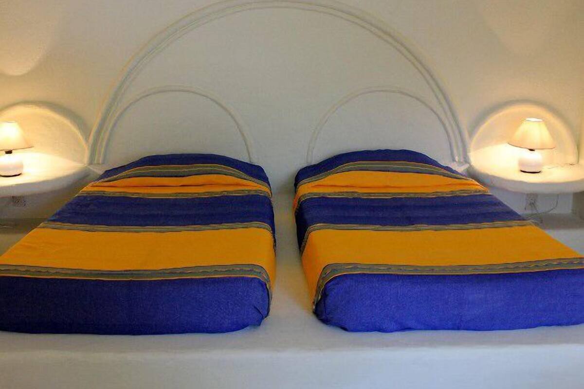Standard Room, 3 Twin Beds (Tres Arboles) | Free cribs/infant beds, free WiFi, bed sheets
