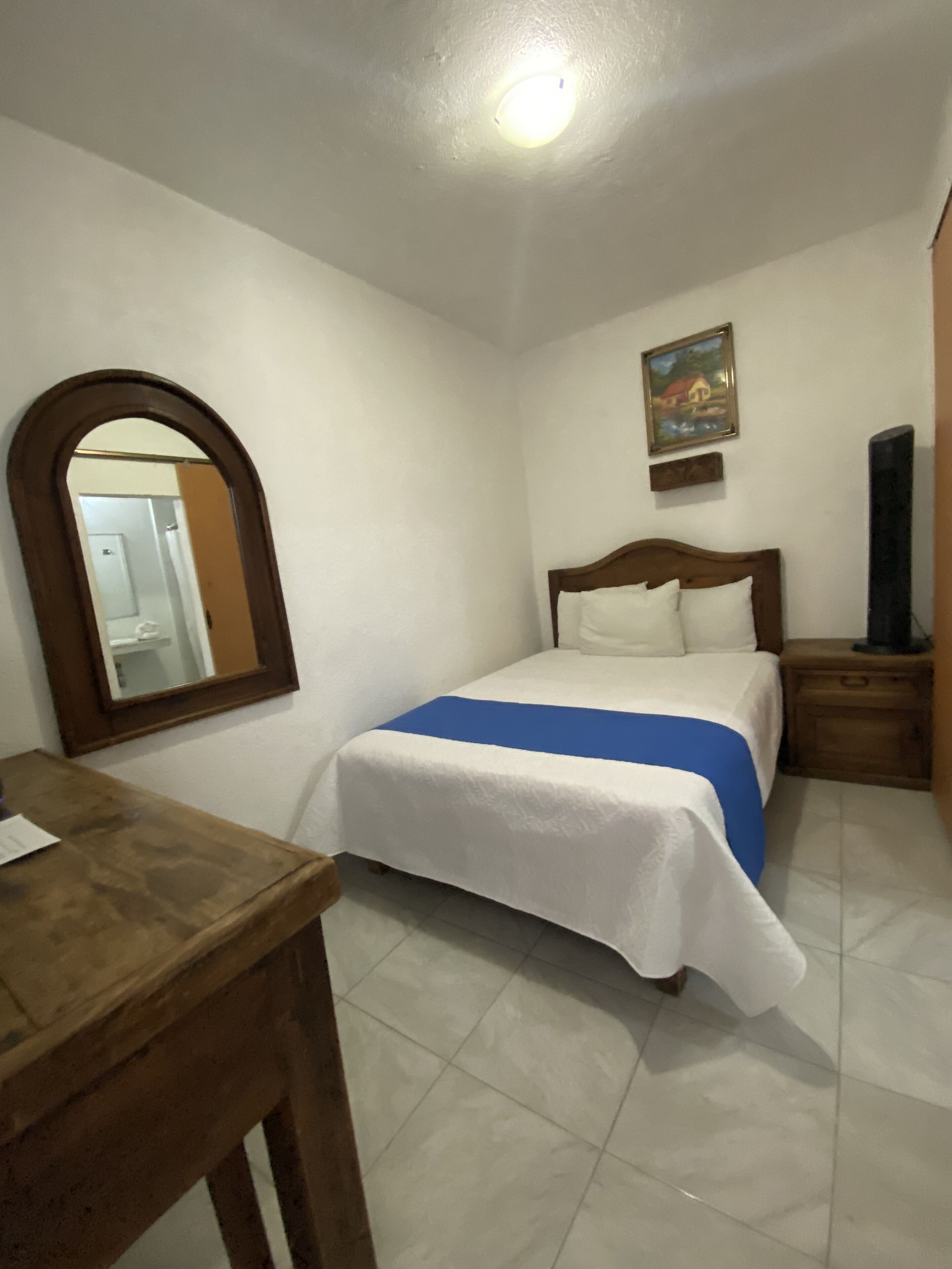 standard double room | desk