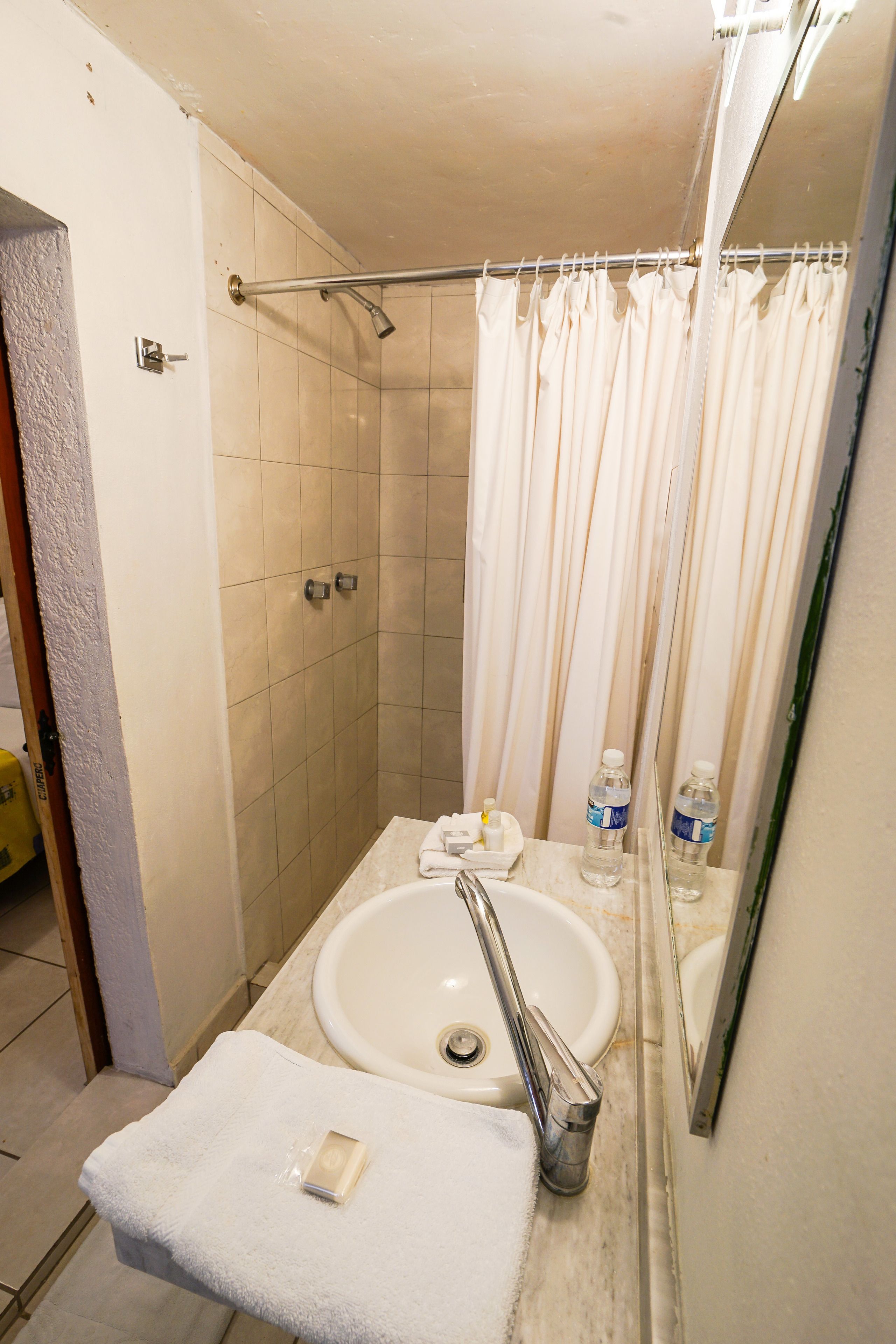 room, 1 king bed | bathroom | shower, free toiletries, towels