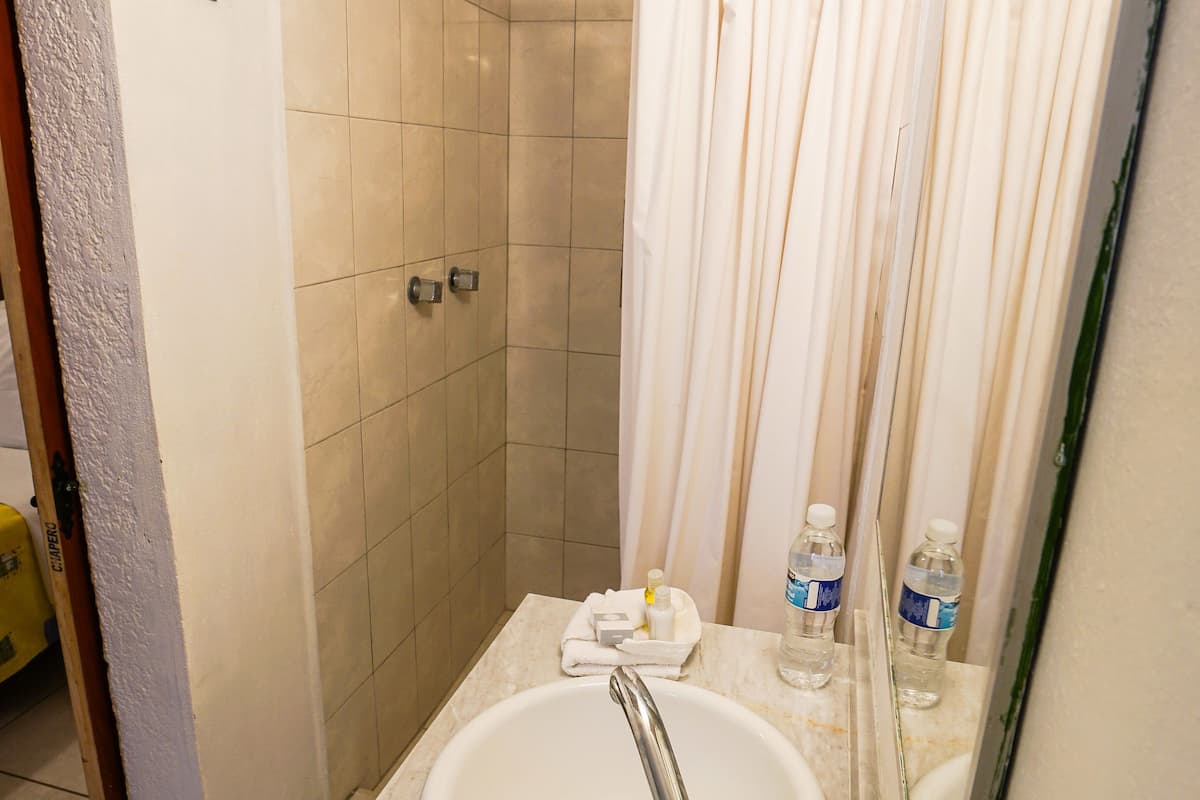 room, 1 king bed | bathroom | shower, free toiletries, towels