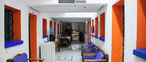 Meja sambut tetamu