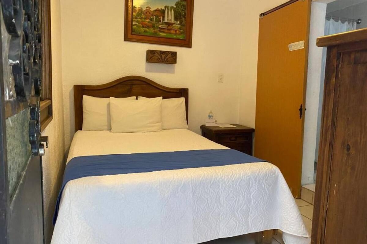 Triple Room | Desk