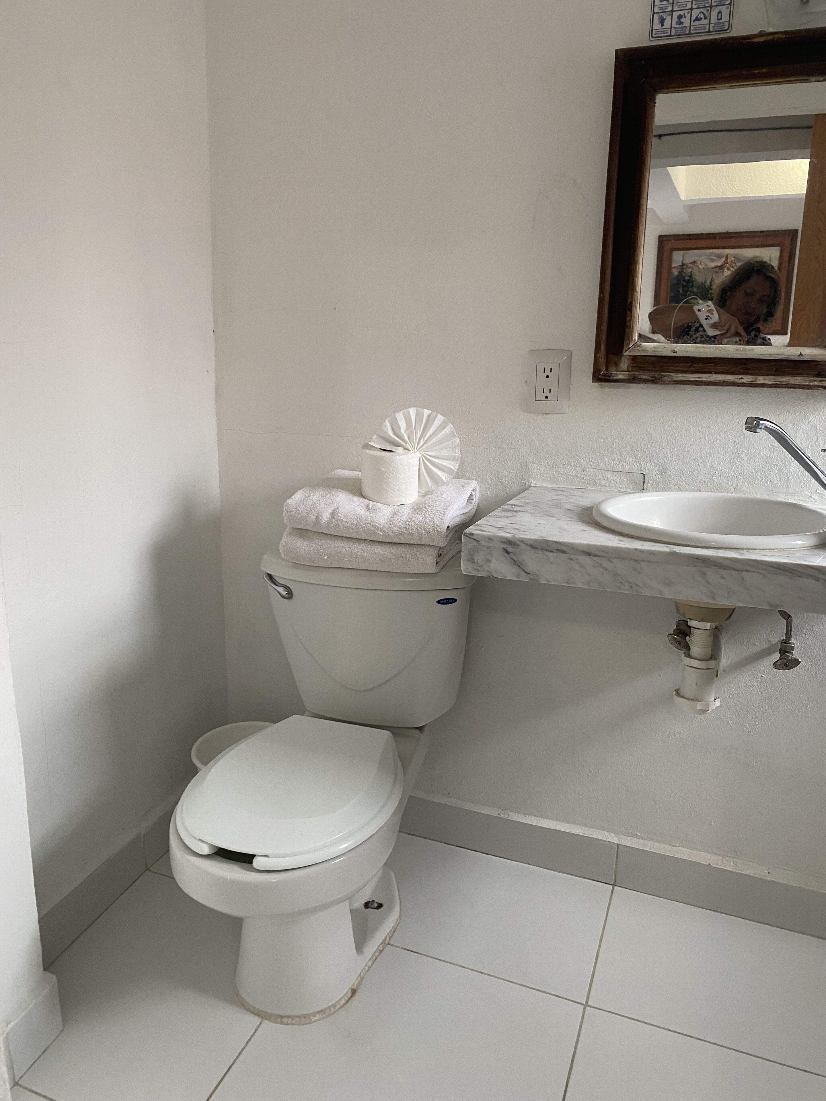 room, 1 king bed | bathroom | shower, free toiletries, towels