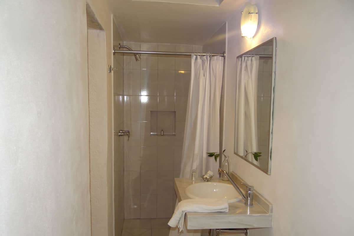 shower, free toiletries, towels