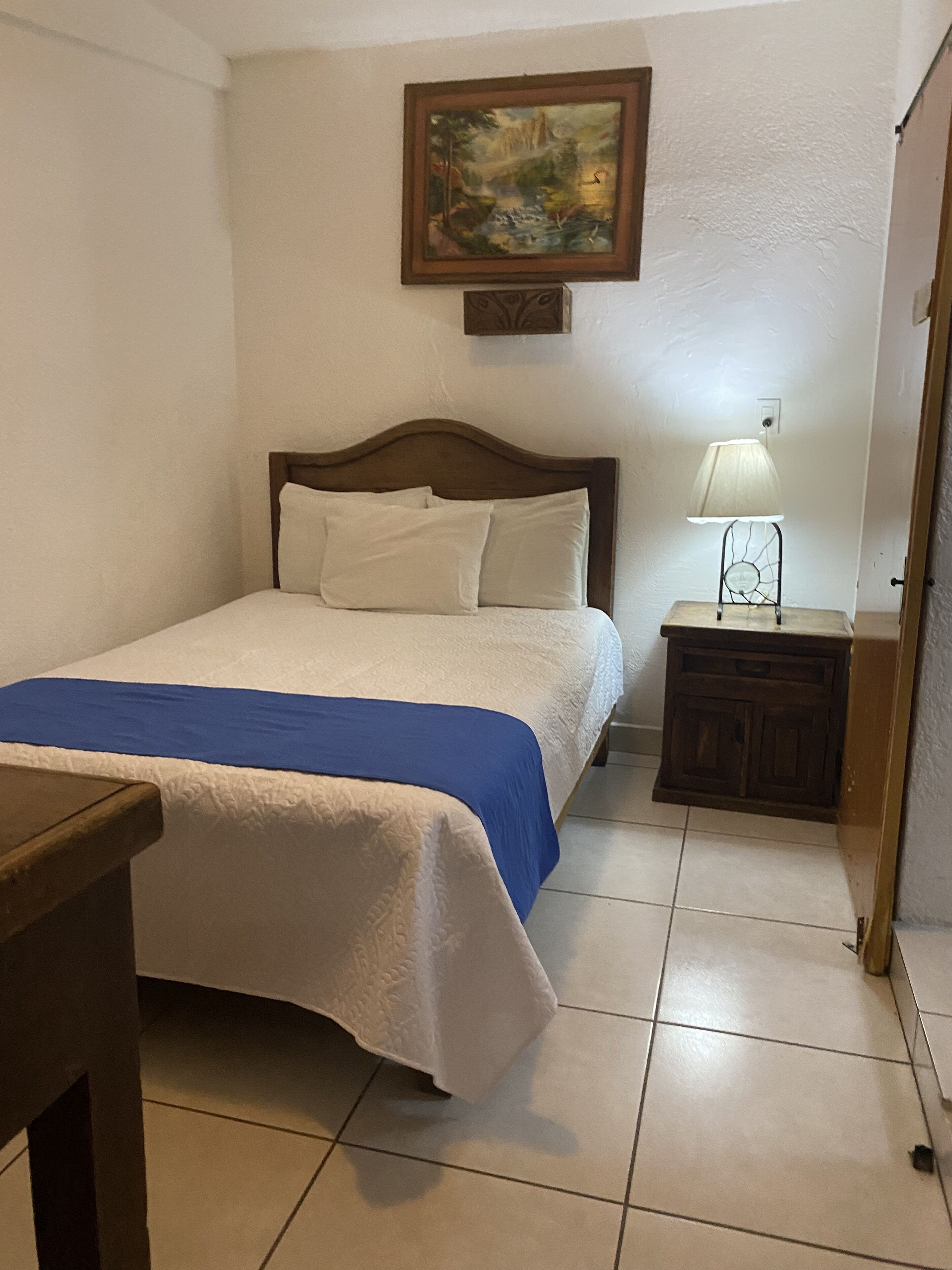 standard double room | desk