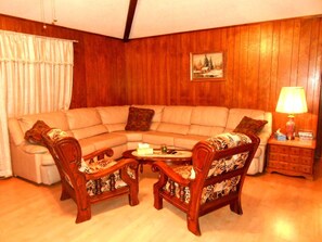 Premium House, 3 Bedrooms, Garden View, Garden Area | Living room | Flat-screen TV, fireplace