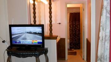 Premium House, 3 Bedrooms, Garden View, Garden Area | Ruang tamu | TV skrin rata, pendiangan