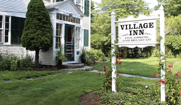 Front of property - The Village Inn Cape Cod (Yarmouth Port)
