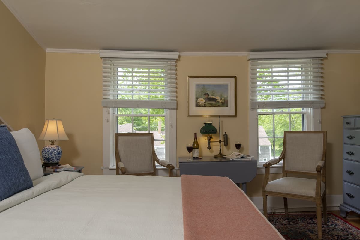 Room, 1 King Bed | 1 bedroom, premium bedding, down comforters, iron/ironing board