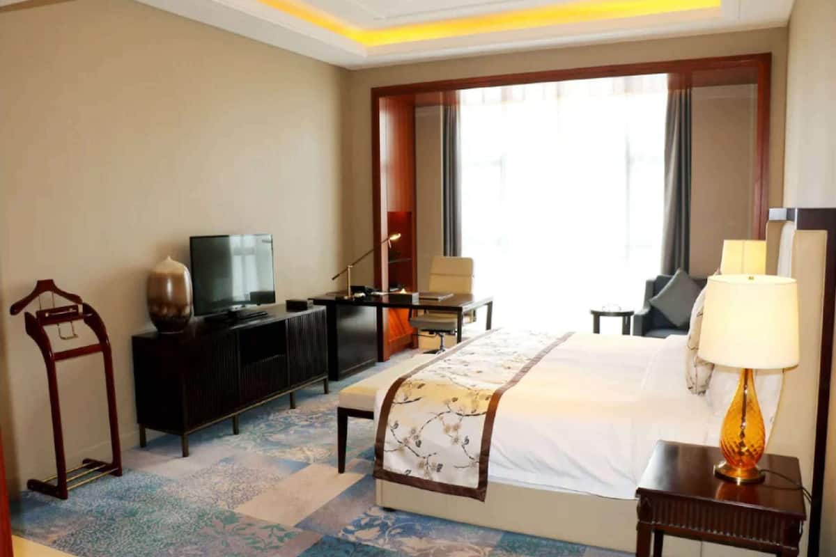 1 phòng ngủ, minibar, két bảo mật tại phòng, bàn 