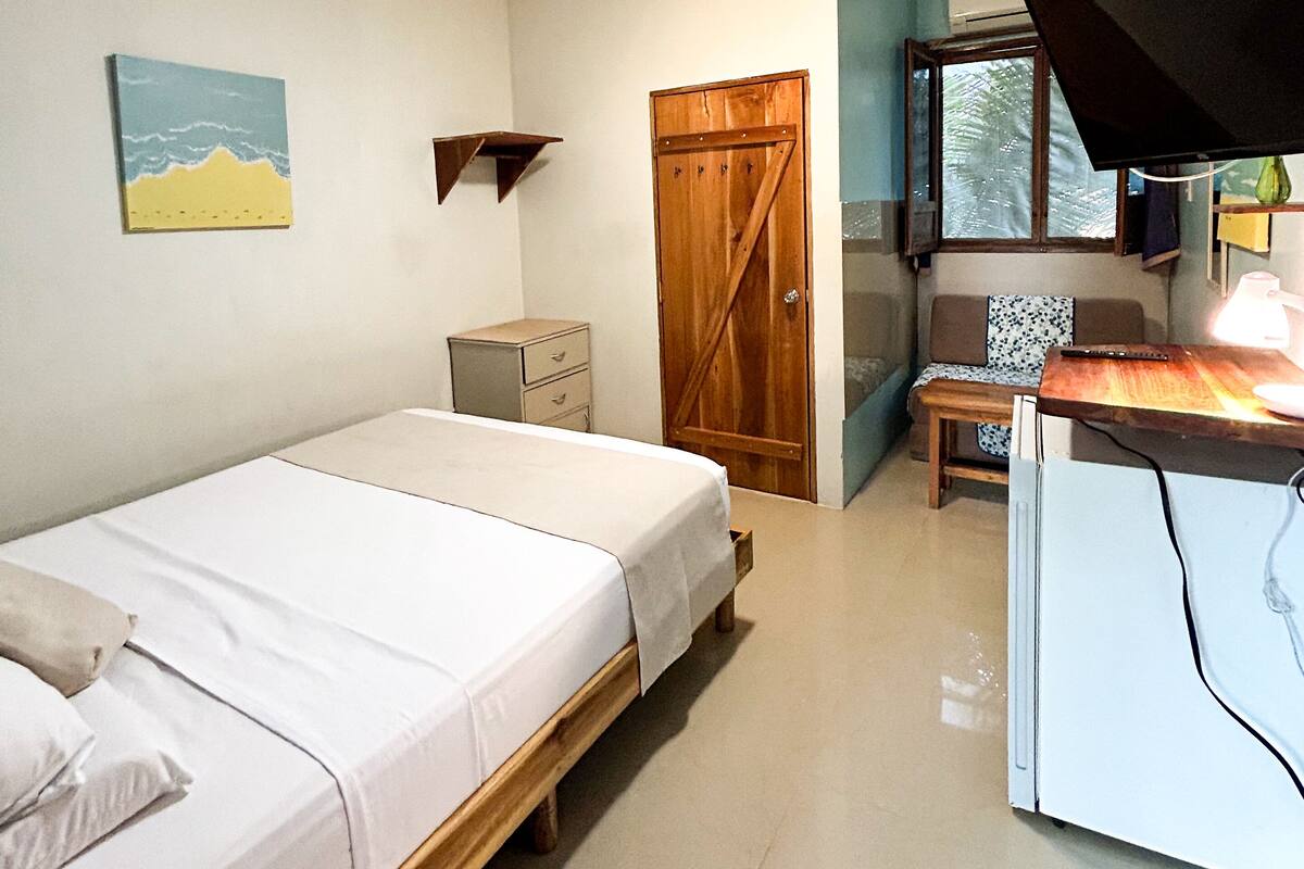 Deluxe Room, 1 Queen Bed