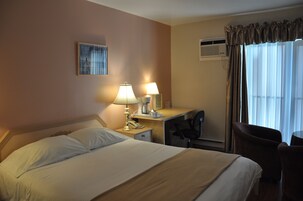 Room, 1 Queen Bed | Desk, laptop workspace, iron/ironing board, free WiFi