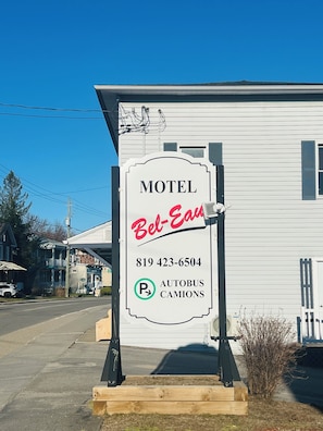 Exterior - Motel Bel-Eau (Montebello)