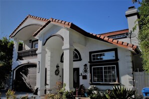 Exterior - Sweet Dreams B&B (Sherman Oaks)