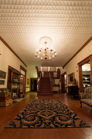 Entrada interior. Grand Victorian Inn