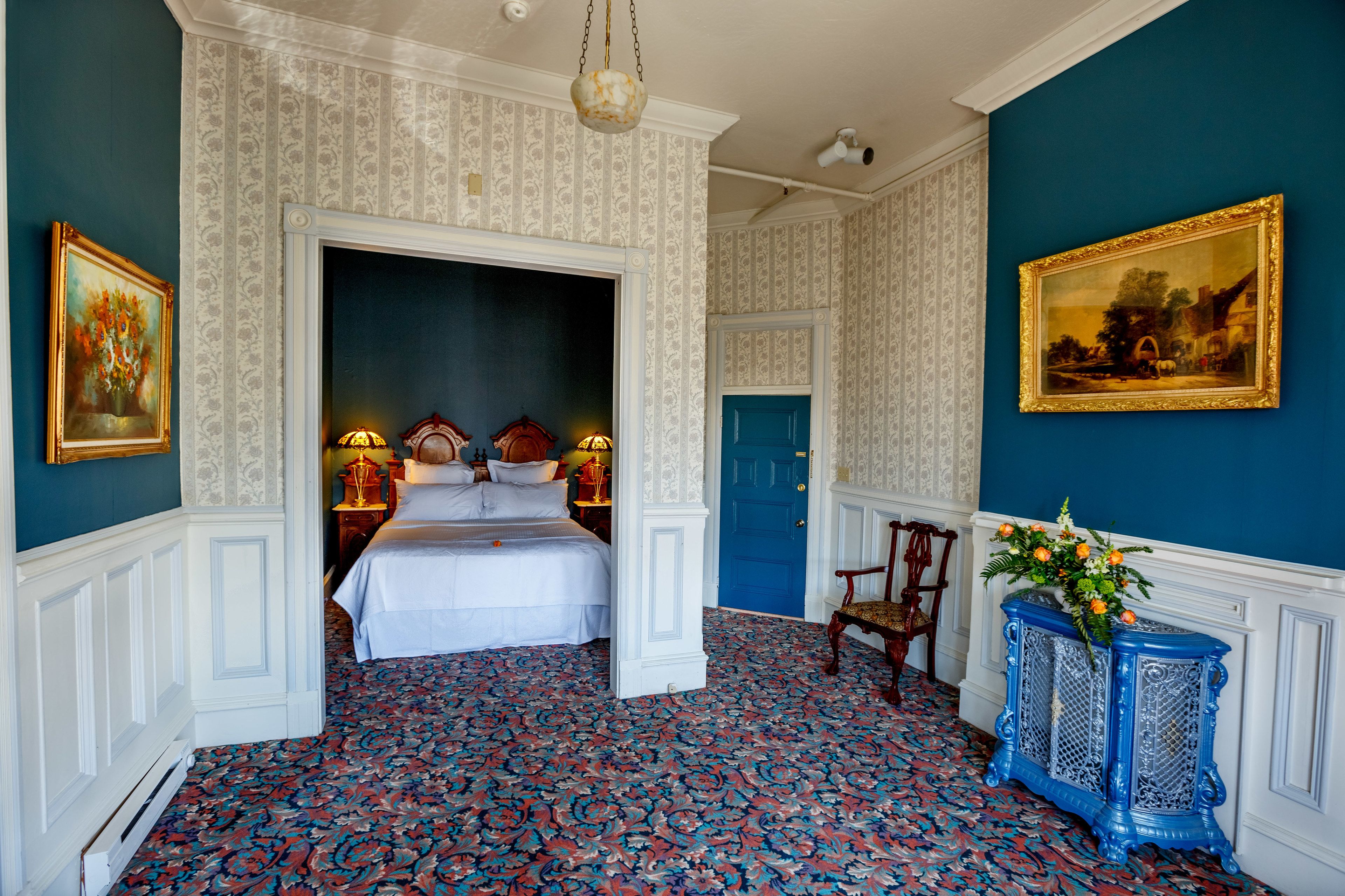 premium suite, 1 king bed | 1 bedroom, premium bedding, down duvets, select comfort beds