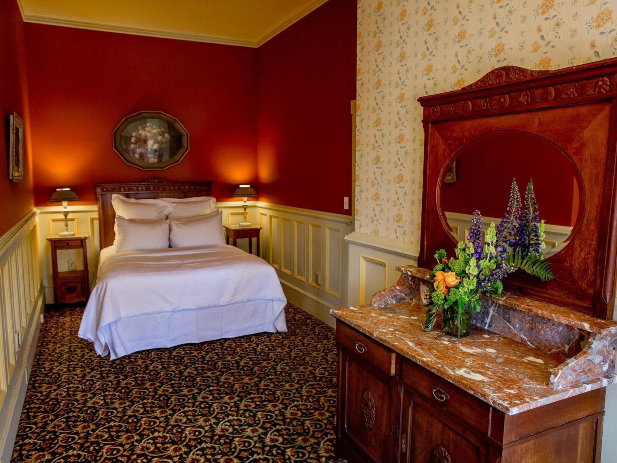 deluxe room, 1 queen bed | 1 bedroom, premium bedding, down duvets, select comfort beds