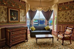 Living area - The Inn at 2nd & C (Eureka)