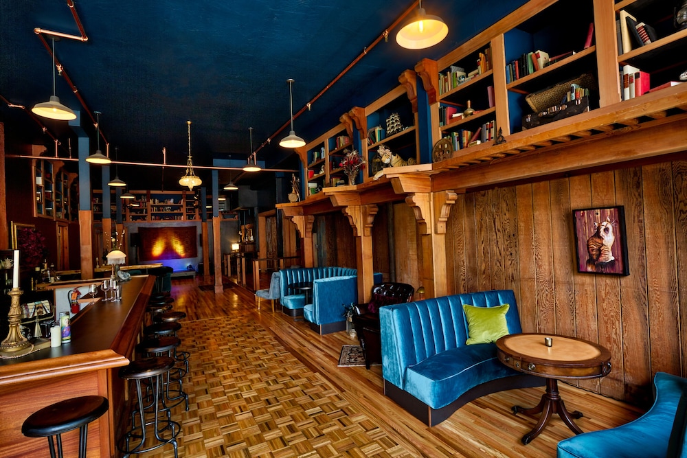 Inn at 2nd & C by null