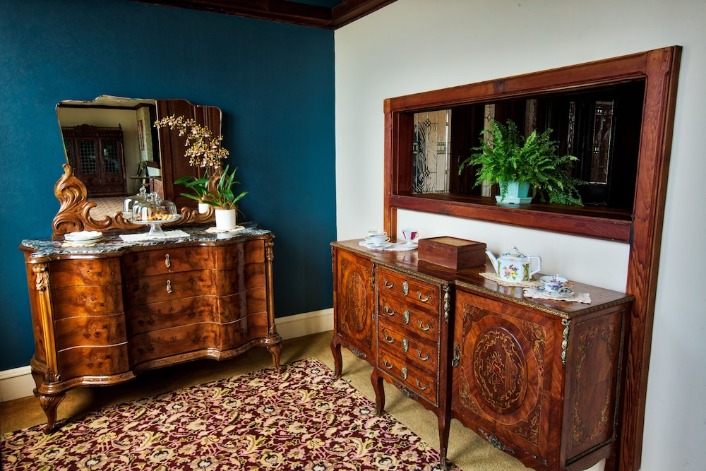 Inn at 2nd & C by null