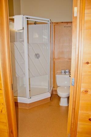Bathroom - The Canadian Ecology Centre Cabins (Calvin)