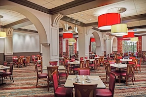 3 restaurants, breakfast, lunch, dinner served; American cuisine