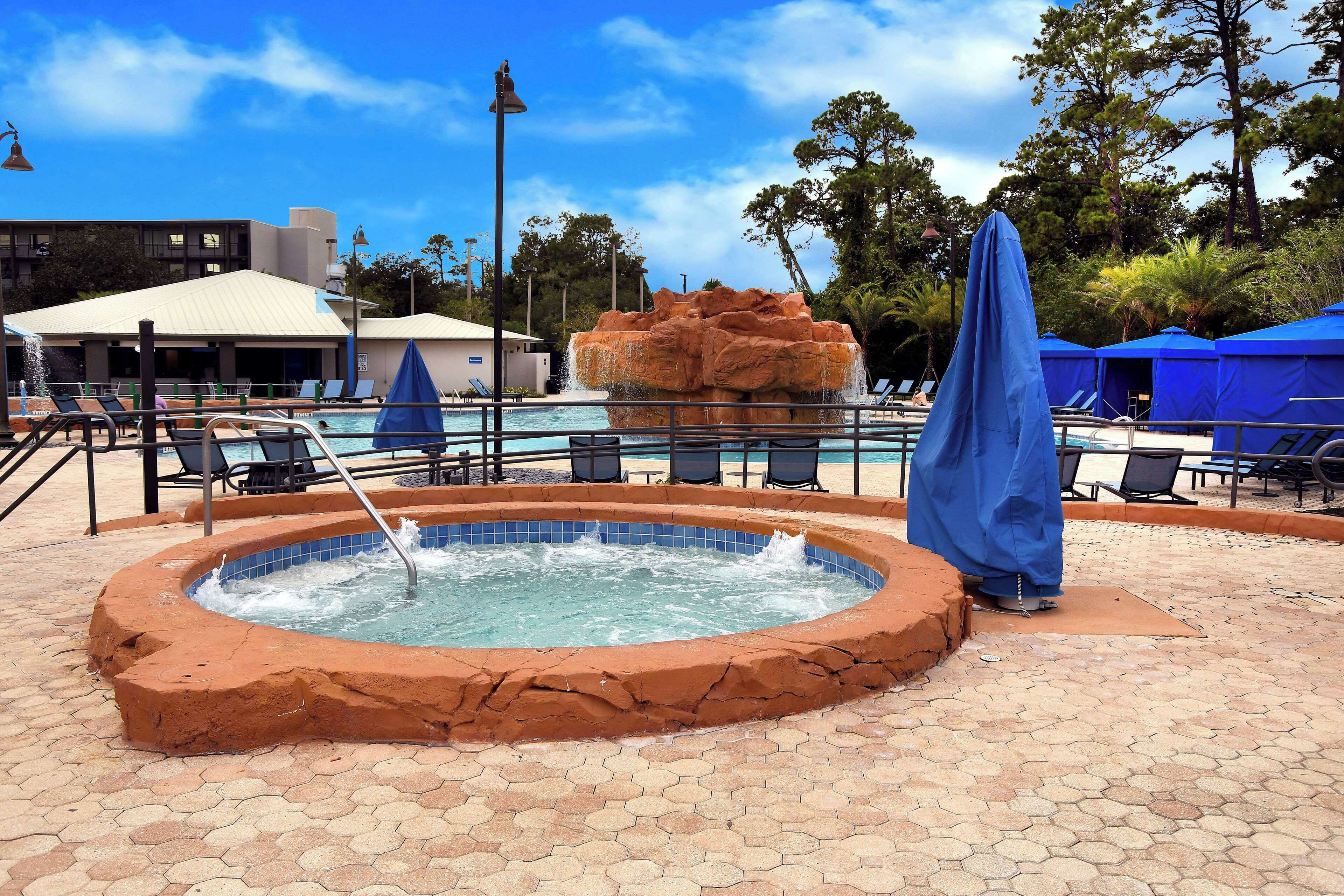 2 piscinas externas, barracas, espreguiçadeiras