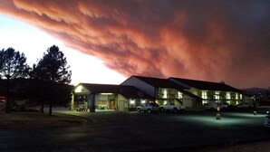 A building with a large driveway and a parking area. - Littletree Inn (Granby)