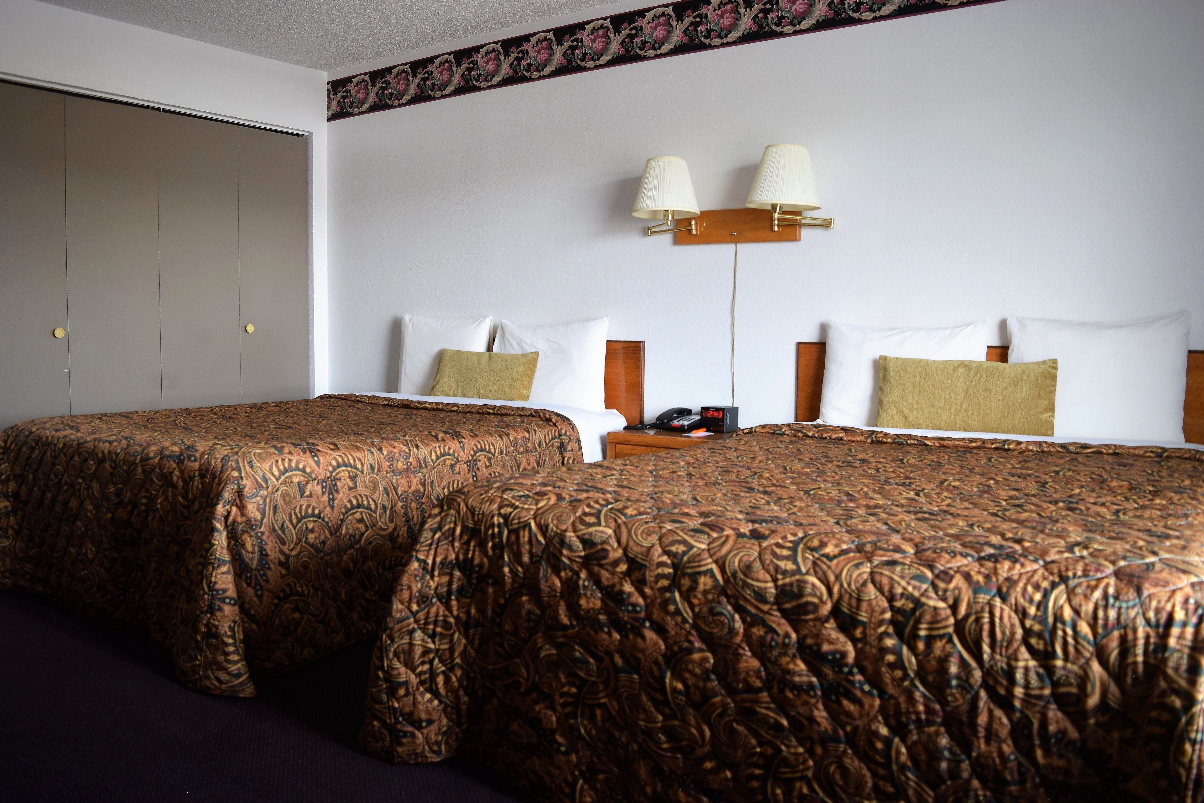 Iron/ironing board, free WiFi, bed sheets