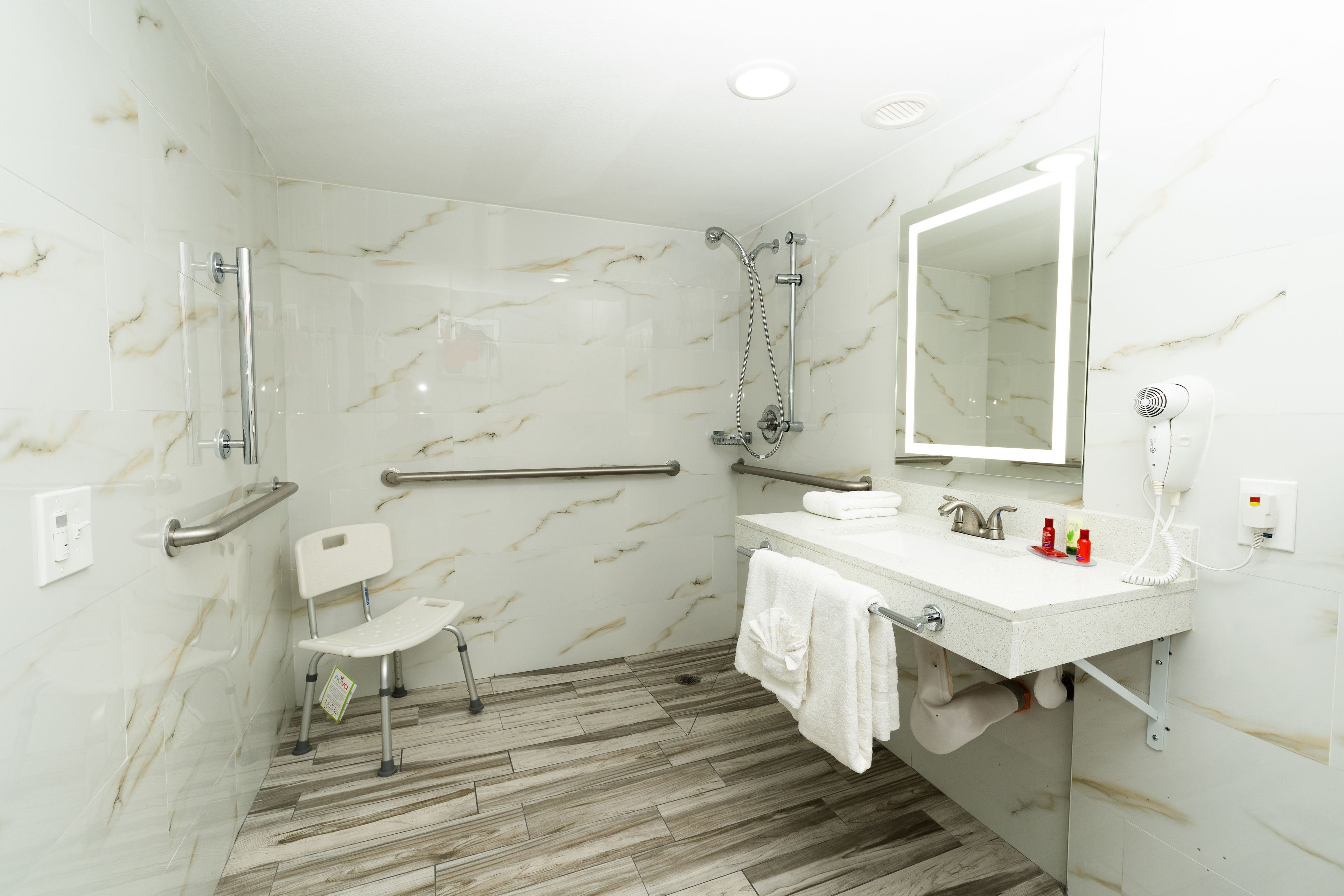 Foto - SureStay Plus Hotel by Best Western Sacramento Cal Expo